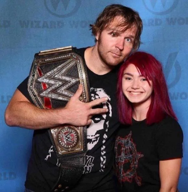 Jon Moxley y Skye Blue