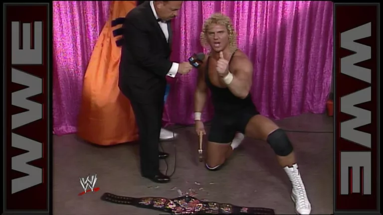 Mr. Perfect destruye el Campeonato WWF
