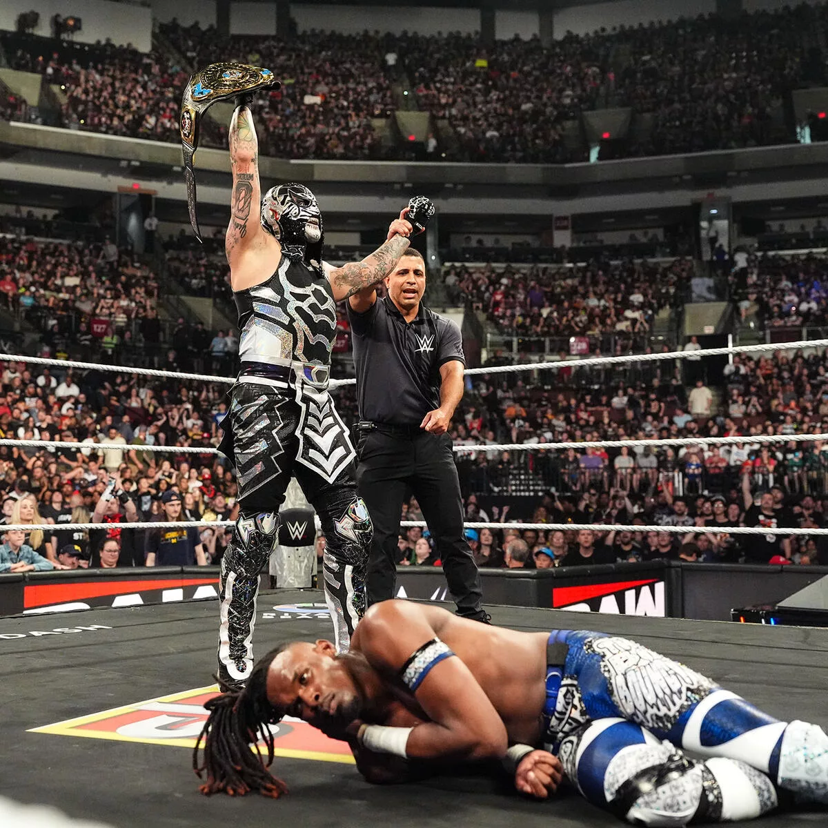 Penta vs. Je'Von Evans