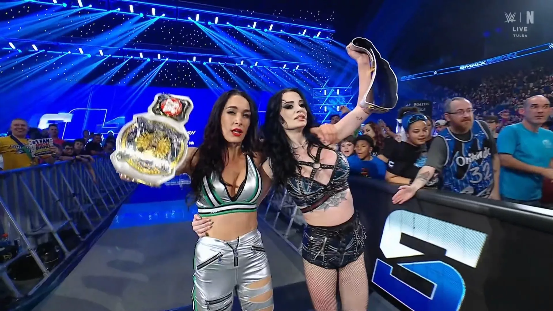 WWE SmackDown 1 mayo 2026 Brie Bella Paige Campeonas de Parejas 2
