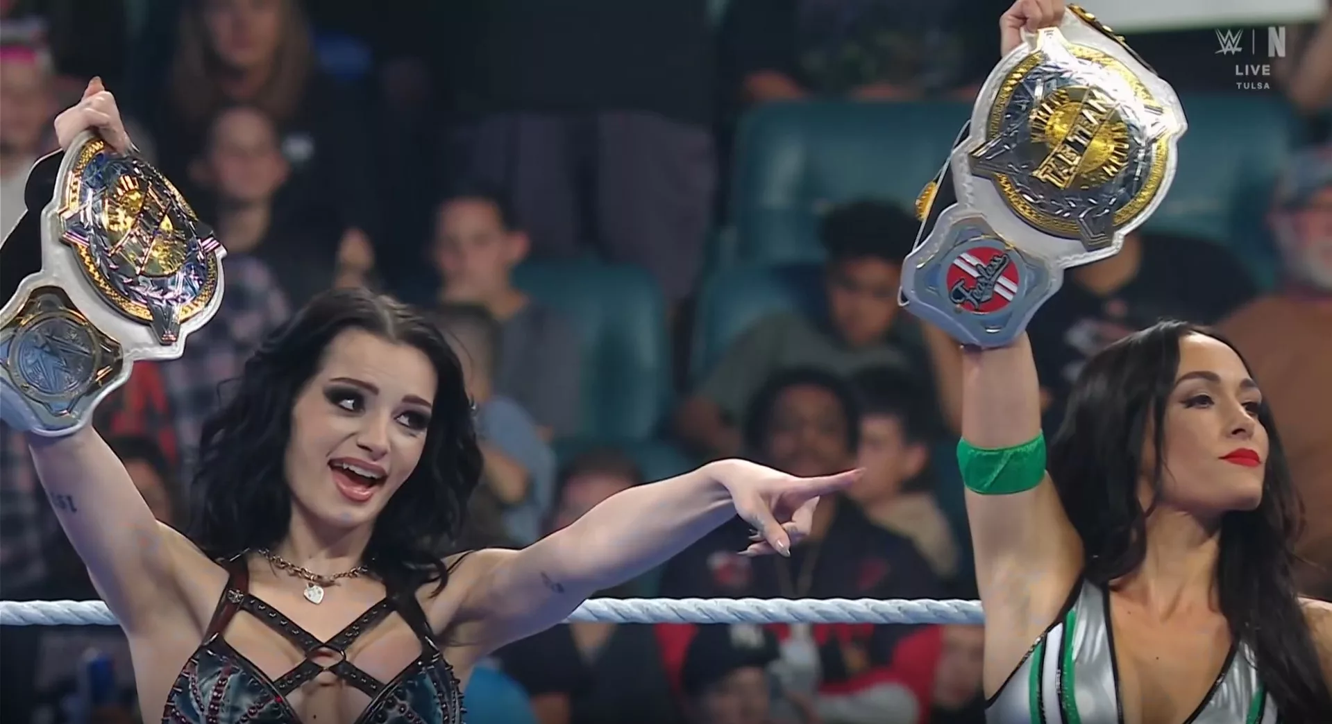 WWE SmackDown 1 mayo 2026 Brie Bella Paige Campeonas de Parejas