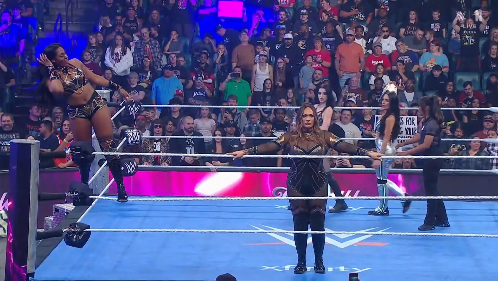 WWE SmackDown 1 mayo 2026 Brie Bella Paige Lash Legend Nia Jax