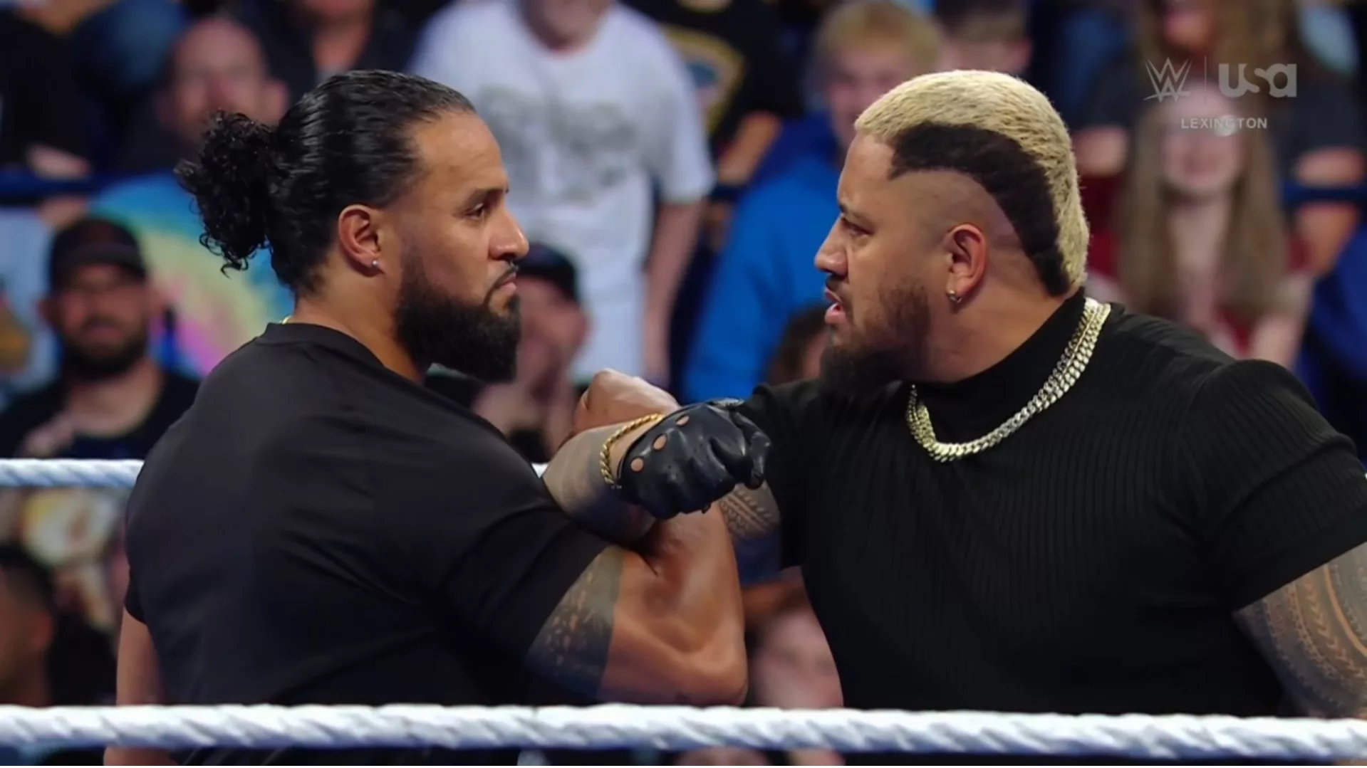 Tama Tonga Solo Sikoa durante WWE SmackDown