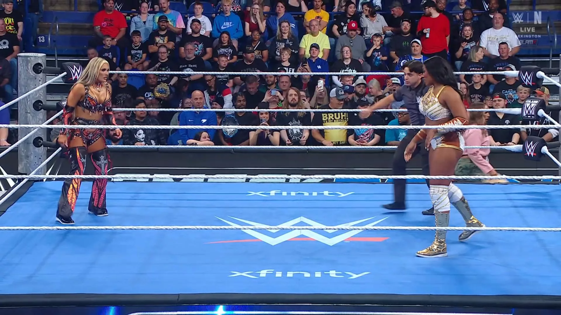 Tiffany Stratton Lash Legend durante WWE SmackDown