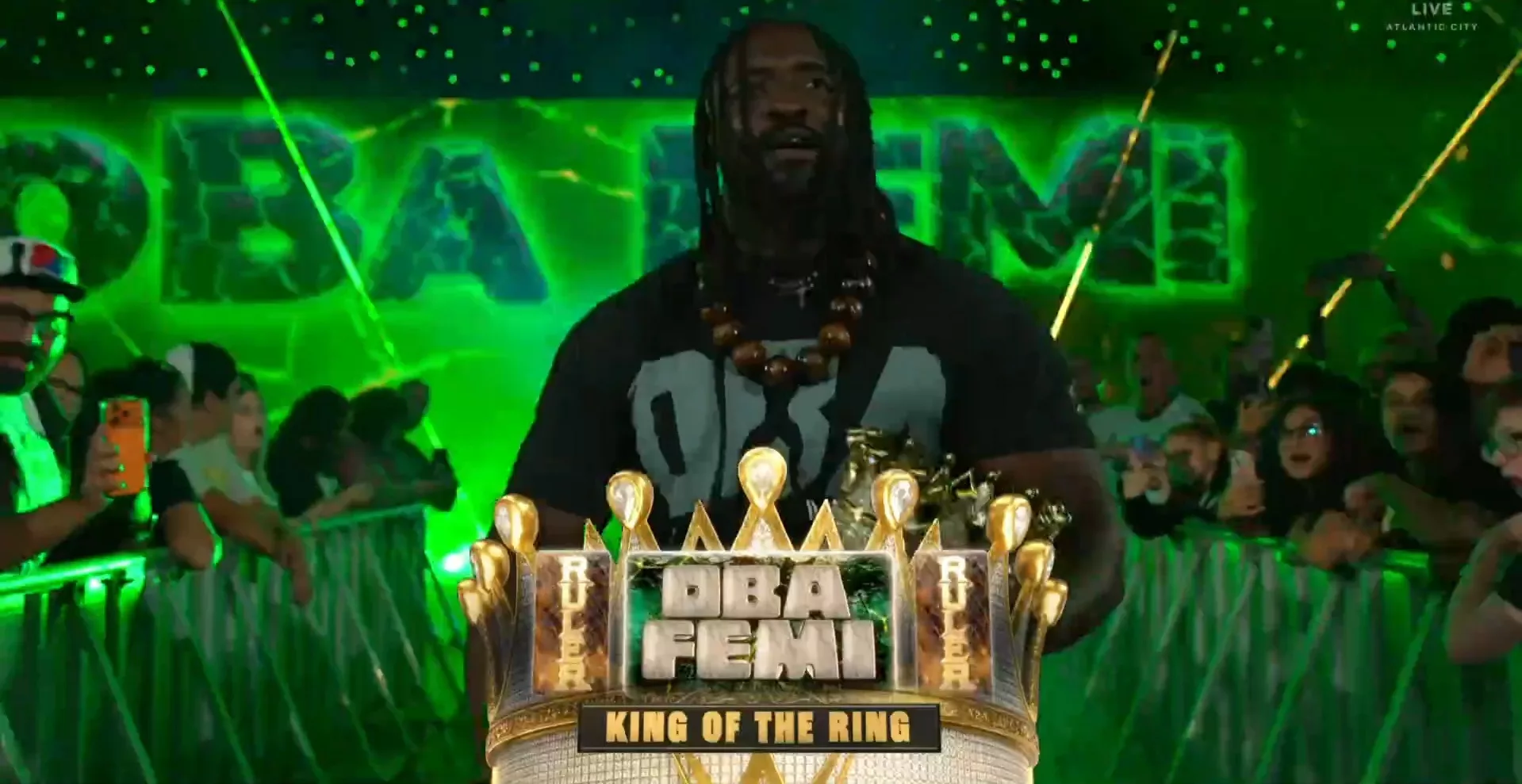 Oba Femi en el WWE Raw del 29 de junio de 2026