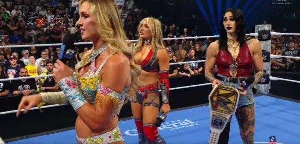 WWE SmackDown Charlotte Flair, Tiffany Stratton y Rhea Ripley