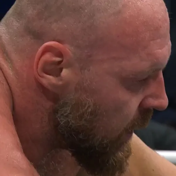 Jon Moxley en el AEW Dynamite del 30 de septiembre de 2026