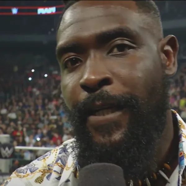 Oba Femi y Bronson Reed firmaron el contrato para su combate en Money in the Bank durante en el WWE Raw del 28 de septiembre de 2026