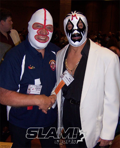 Falleció The Destroyer, leyenda de la lucha mundial 2 The Destroyer (Richard "Dick" Beyer) y Mil Mascaras en la reunión 2006 del Cauliflower Alley Club / SLAM.canoe.ca