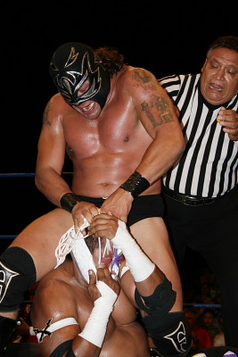 Fabián el gitano destroza la máscara de Dr. X