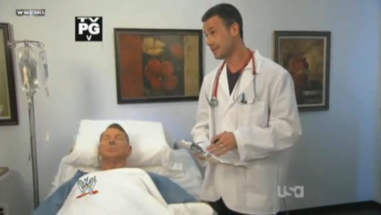 Freddie Prinze, Jr. como Doctor de Vince McMahon en RAW