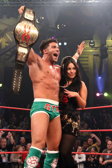 Robbie E Nuevo Campeón de la División X de TNA