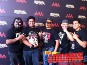 Lectores de la Revista Súper Luchas con Los Perros del Mal