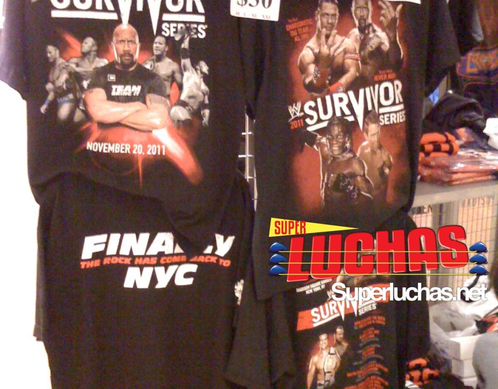 Mercancía Oficial del PPV WWE Survivor Series 2011 / Photo by: Edgar Bernal