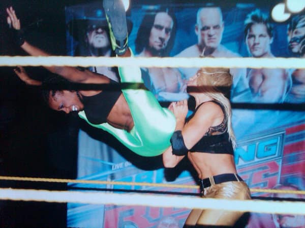 Naomi vs Aksana / Twitter @NaomiWWE