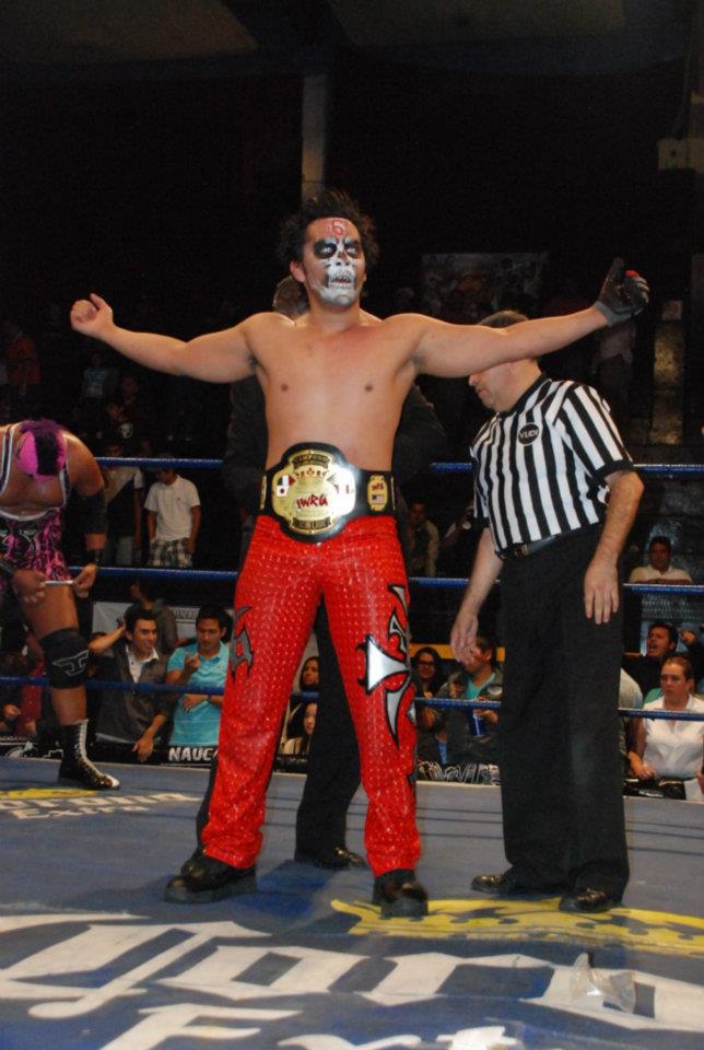 bestia_iwrg_22mar IWRG (Resultados 22 de marzo): Bestia 666, nuevo Campeón Junior de Junior’s - La Familia de Tijuana triunfa con una colmillada 2
