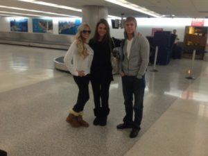 María Menounos lista para WWE WrestleMania 28 (1.4.12) / Twitter.com/mariamenounos