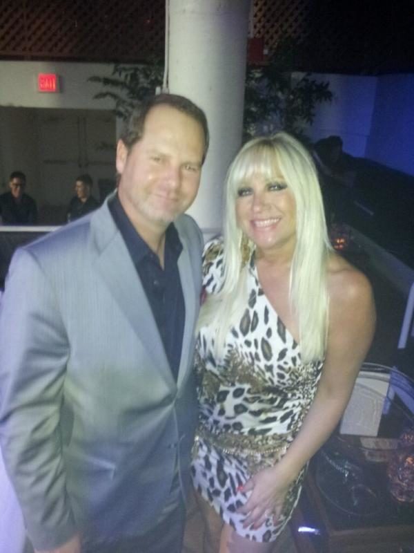 Linda Hogan y su abogado Raymond Rafool / Twitter.com/LindaHogan