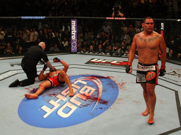 Cain Velázquez vs. Antonio Silva en UFC 146 / UFC.com