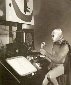 Santo, el Enmascarado de Plata, al Salón de la Fama WWE 6 Imagen clásica: Santo llamando a Lunave