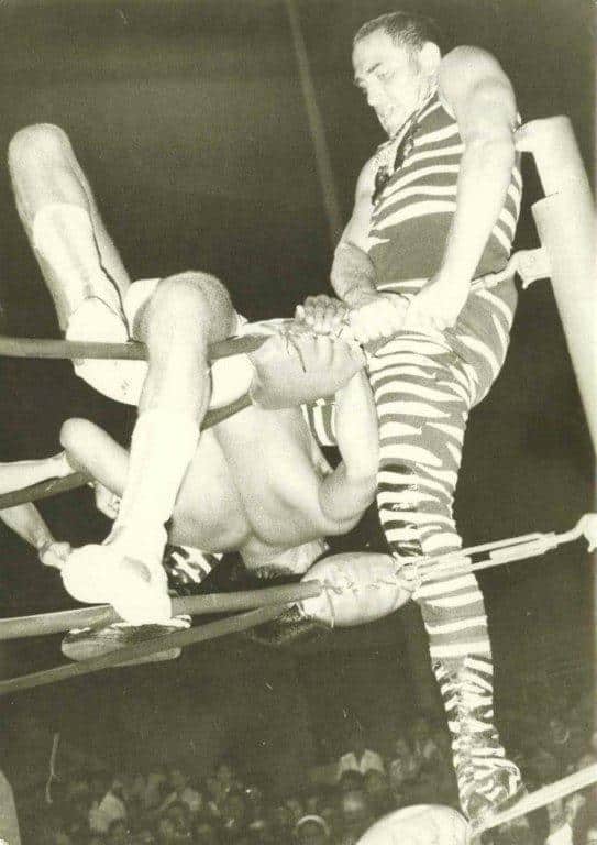 Unidad Deportiva Acapulco Acapulco Gro. 1974 / ZEBRA KID vs LUCIO RISAS Unidad Deportiva Acapulco Acapulco Gro. 1974 / ZEBRA KID vs LUCIO RISAS