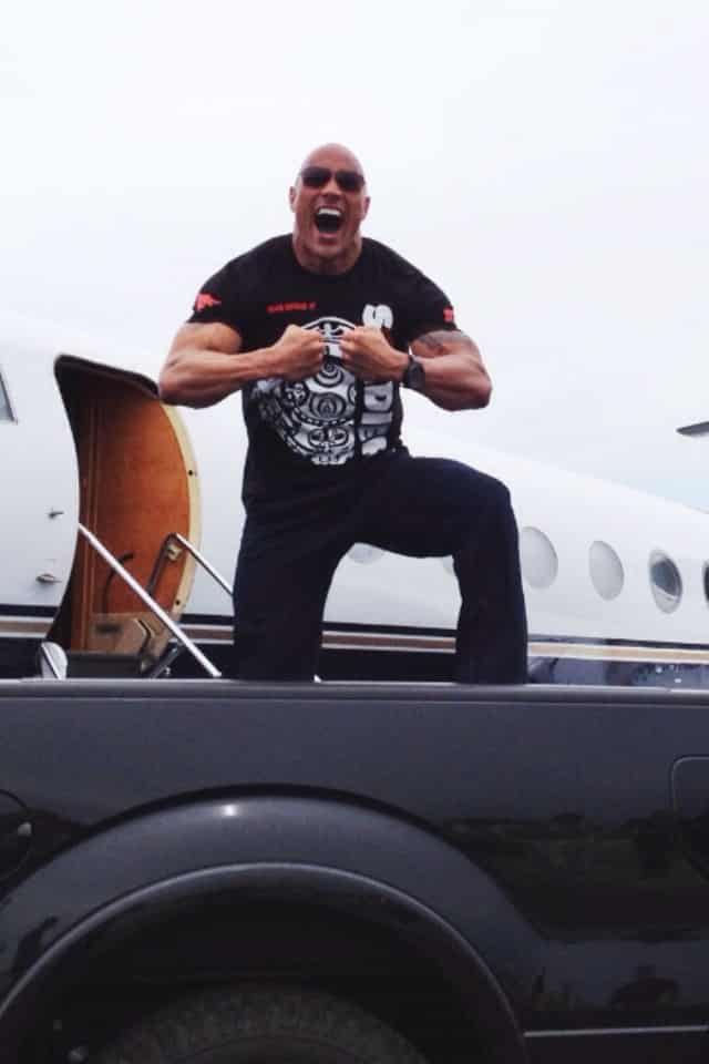 The Rock llega a Saint Louis, Missouri para el Episodio 1000 de RAW (23/7/12) / Twitter.com/TheRock The Rock llega a Saint Louis, Missouri para el Episodio 1000 de RAW (23/7/12) / Twitter.com/TheRock