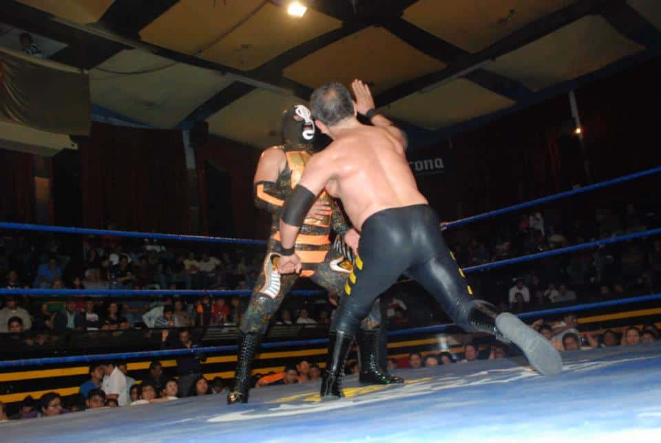 cobra IWRG “Festival de las Máscaras” (Resultados 02/Ago/12): Rivalidades y retos de máscaras al por mayor – Las Cobras presentes 6