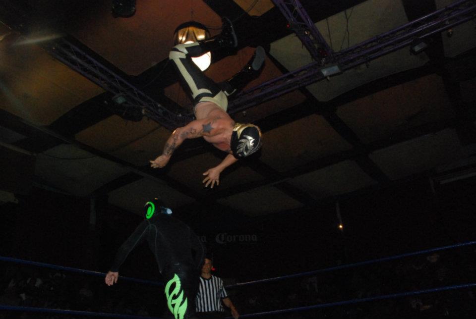 orito IWRG “Festival de las Máscaras” (Resultados 02/Ago/12): Rivalidades y retos de máscaras al por mayor – Las Cobras presentes 7
