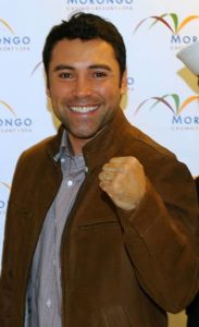 Oscar De La Hoya / Photo by United States Navy - Creative Commons License