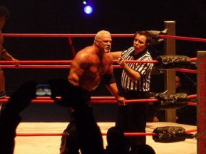 Scott Steiner retando a un aficionado / Photo by Simononly - Creative Commons License