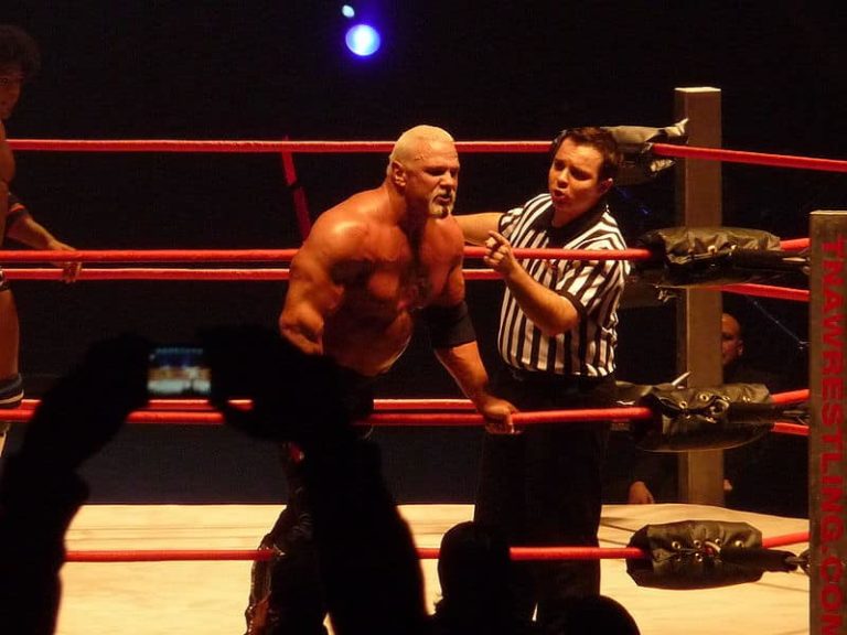 Scott Steiner retando a un aficionado / Photo by Simononly - Creative Commons License