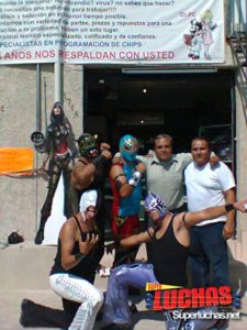 Tiger King, Kal-el, Regge Boy, Mercurio, Humberto Gutiérrez y Rubén Navarro en la Inauguración de PC World Chips en la Calle de Juárez 174 A (Zalatitán - Tonalá, Jalisco) / Súper Luchas