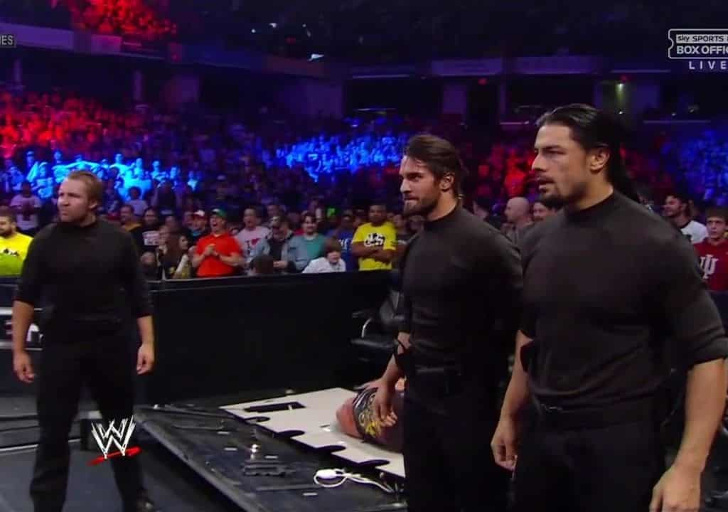 The Shield (Seth Rollins, Dean Ambrose y Roman Reigns) atacan a Ryback en WWE Survivor Series 2012