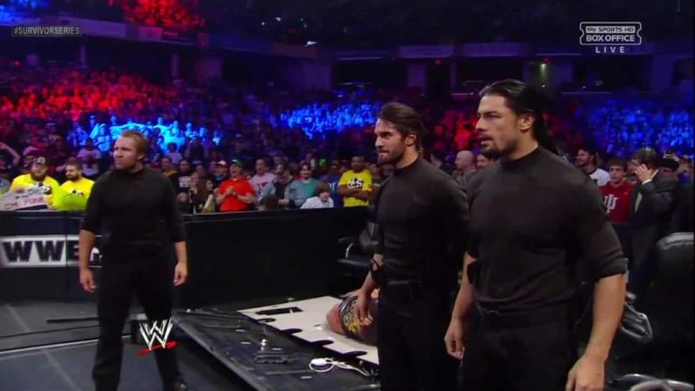 The Shield (Seth Rollins, Dean Ambrose y Roman Reigns) atacan a Ryback en WWE Survivor Series 2012