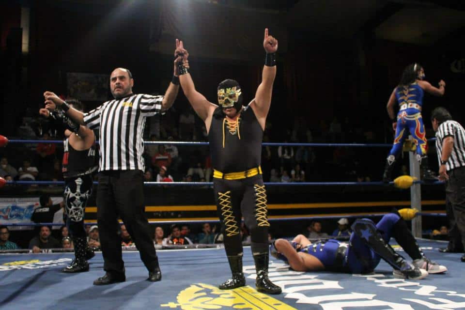 Imágenes: Mini Batista, Mini Súper Astro, Mini Piratita Morgan Jr., Mini Dark Espíritu y Mini Rey Cometa en IWRG 3 Mini Piratita Morgan Jr., Mini Ozz y Mini Psicosis triunfan ante la mirada de Mini Pegaso / Arena Naucalpan - 2 de dic. de 2012 / Imagen by IWRG Arena Naucalpan en Facebook