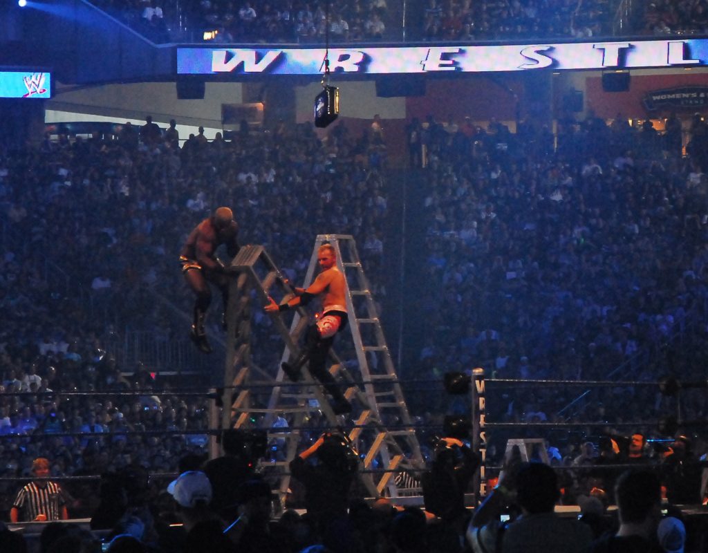 Christian y Shelton Benjamin caen desde lo alto de la esclera en WWE WrestleMania 25 / Photo by: jrandallc - Flickr.com