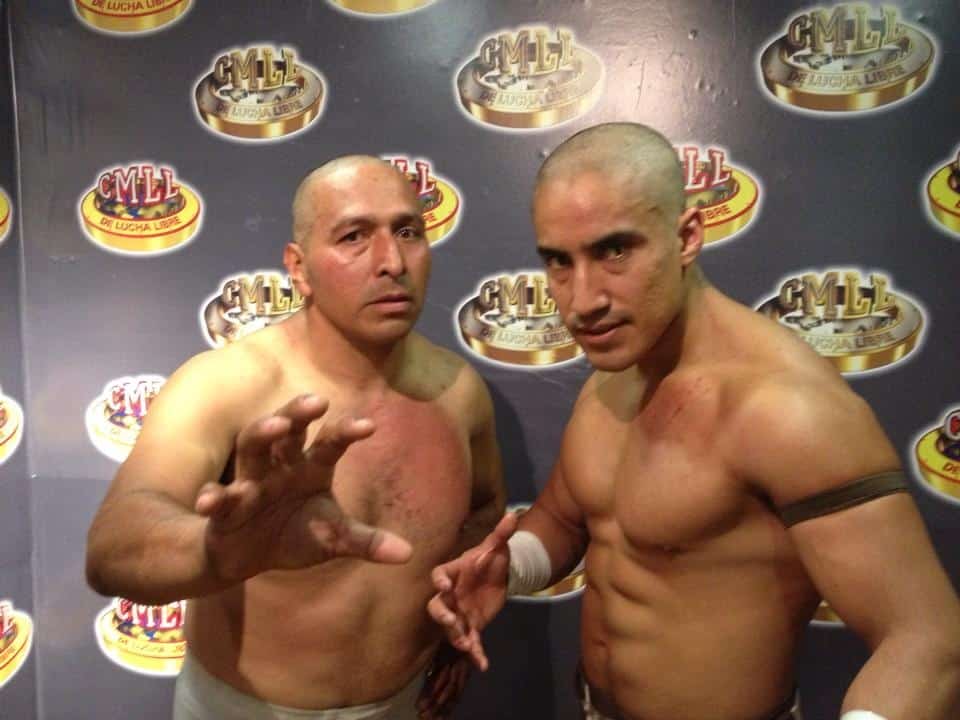 Tigre Blanco y Leono... ¡Año Nuevo, Pelones Nuevos! 2 Tigre Blanco y Leono, furiosos y rapados, tras perder ante los marrulleros Boby Zavala y Disturbio // Función de Año Nuevo - Arena México - 1ro. de enero de 2013 // Imagen by Tercera Caída en Facebook
