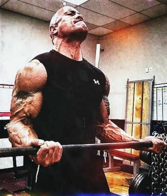 The Rock entrenando previo a su lucha en WWE Elimination Chamber 2013 (17/2/13) / Twitter.com/TheRock