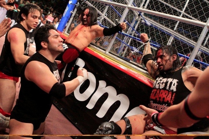“Cibernético, el perro te dejara pelón…”: Arturo Rivera 2 Los Perros del Mal (Hijo del Perro Aguayo y Daga) vs. La Secta Bizarra (Cibernético y Dark Cuervo) / AAA Guerra de Titanes 2012 – Auditorio “Benito Juárez” de Zapopan, Jal. – 2 de diiembre de 2012 / Photo by www.luchalibreaaa.com