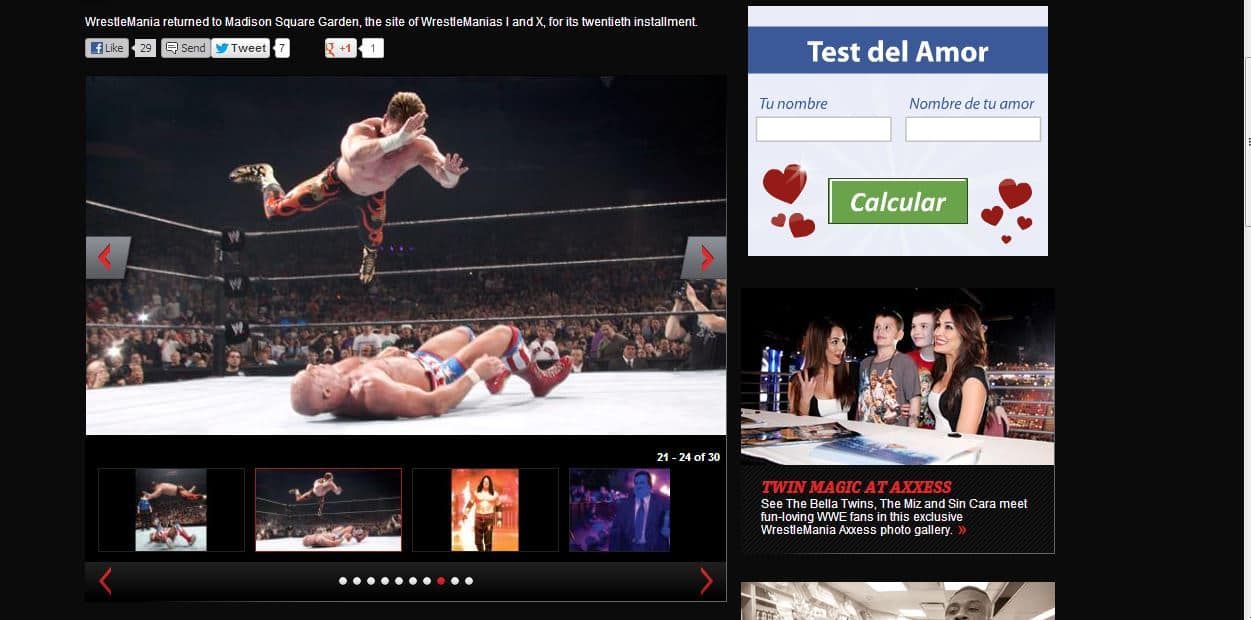 Eddie Guerrero aplicando Frog Splash a Kurt Angle|wwe.com