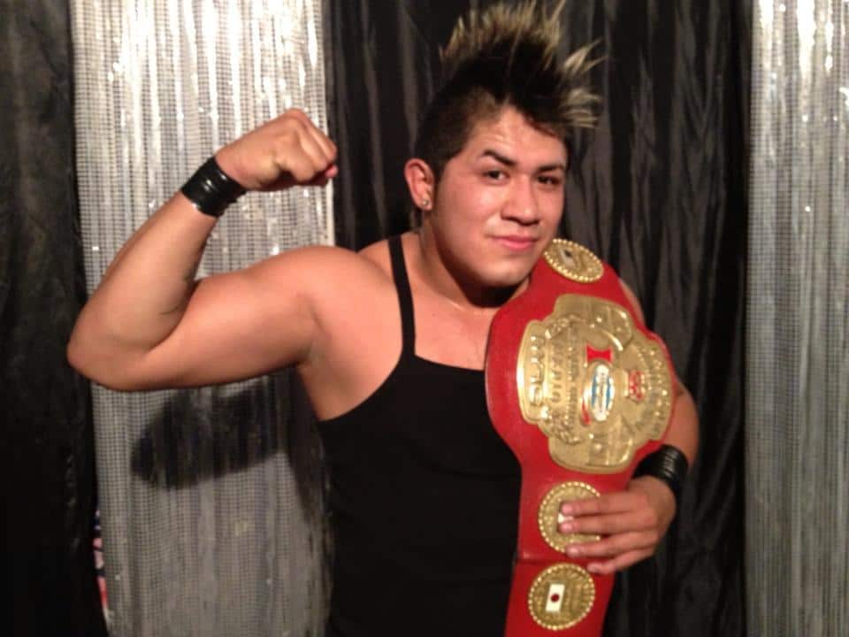 Eterno, nuevo Campeón Intercontinental de Peso Medio de IWRG / Arena Naucalpan - 11 de abril de 2013 / Photo by Tercer Caída en Facebook