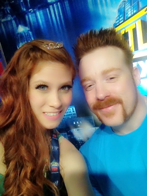 Noyra Laoch y Sheamus / twitter.com/RealNoyra
