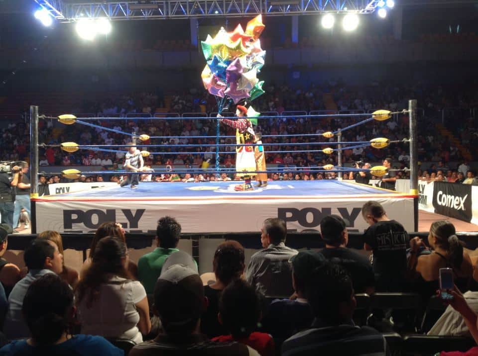 AAA Sin Límite en León, Guanajuato (Cobertura y resultados 15 de abril de 2013) - Blue Demon Jr. Firma con AAA, Konnan regresa a la Lucha, Axel reta a Daga. 2 Triple A Sin Límite en León - Sorpresa para los niños / Image by facebook/luchalibreaaa