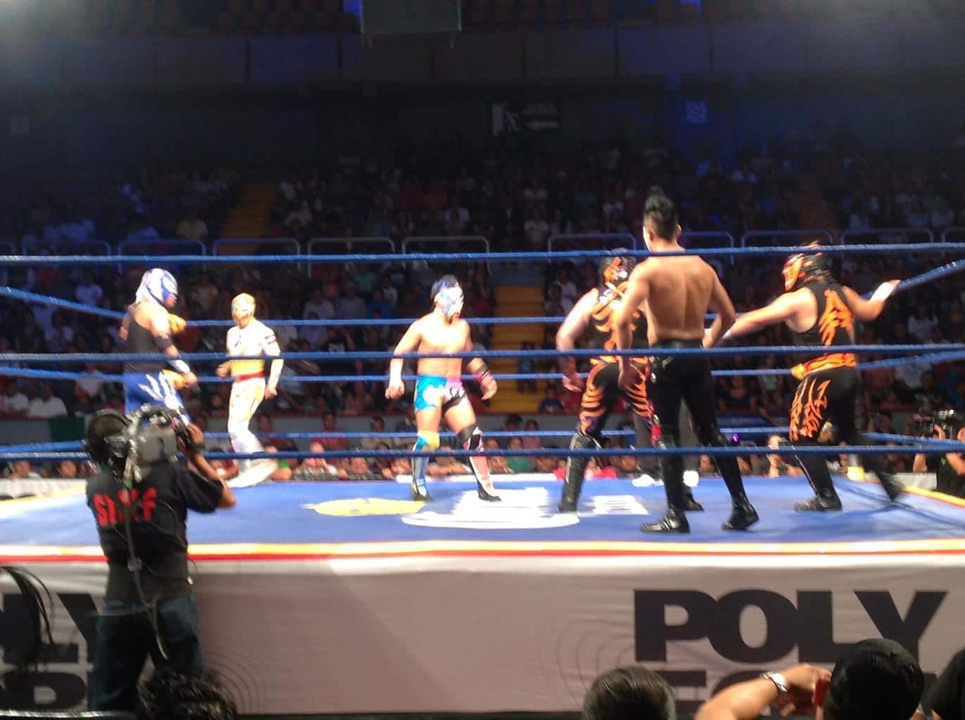 AAA Sin Límite en León, Guanajuato (Cobertura y resultados 15 de abril de 2013) - Blue Demon Jr. Firma con AAA, Konnan regresa a la Lucha, Axel reta a Daga. 3 Triple A Sin Límite en León - Primera lucha / Image by facebook/luchalibreaaa