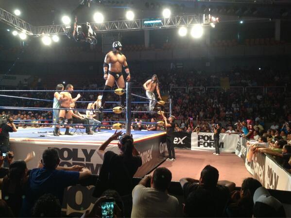 AAA Sin Límite en León, Guanajuato (Cobertura y resultados 15 de abril de 2013) - Blue Demon Jr. Firma con AAA, Konnan regresa a la Lucha, Axel reta a Daga. 6 Los Mirreyes en AAA - Image by @Lucha_Libre_AAA