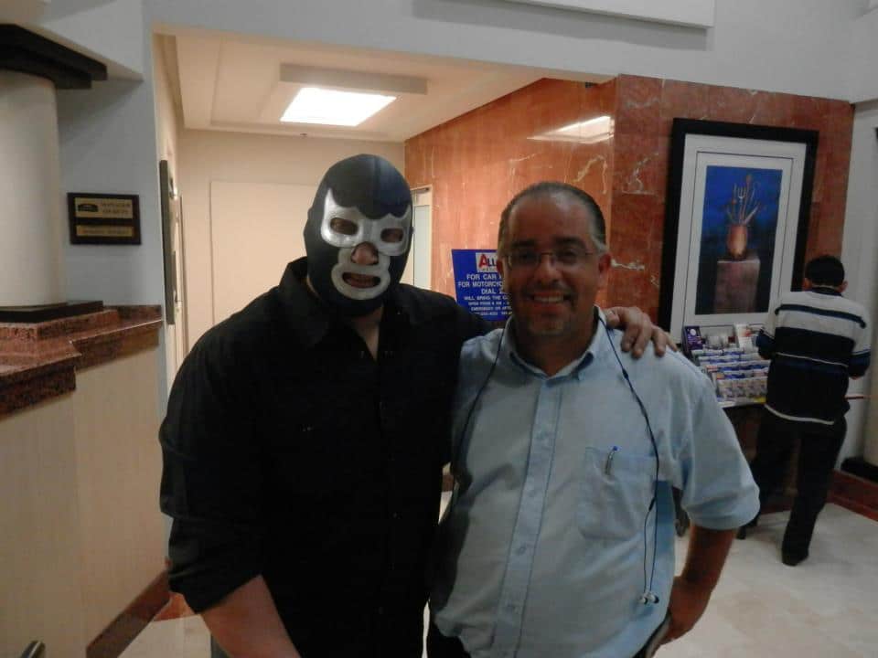 “Con ligamento roto pero con el campeonato (Mundial Completo PWR) en la cintura (en WWL “Idols of Wrestling”)…”: @BlueDemonjr 1 Blue Demon Jr. y el Productor de WWL, Danny Nieves Gerena en Puerto Rico, listos para WWL "Idols of Wrestling" / 20 de abril de 2013 / Photo by WWL Mundial en Facebook