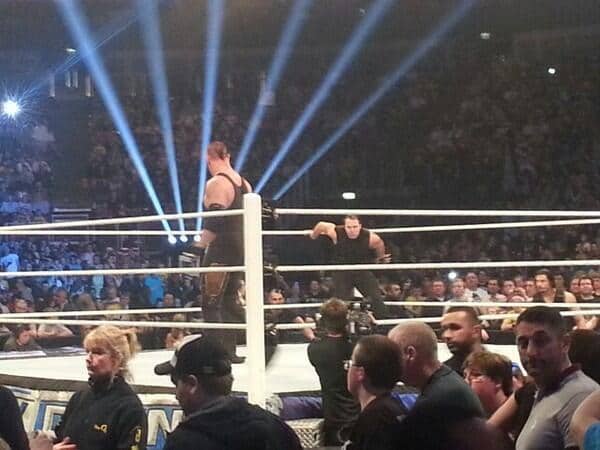 The Undertaker vence a Dean Ambrose en el Dark Main Event de WWE SmackDown 1 The Undertaker vs Dean Ambrose