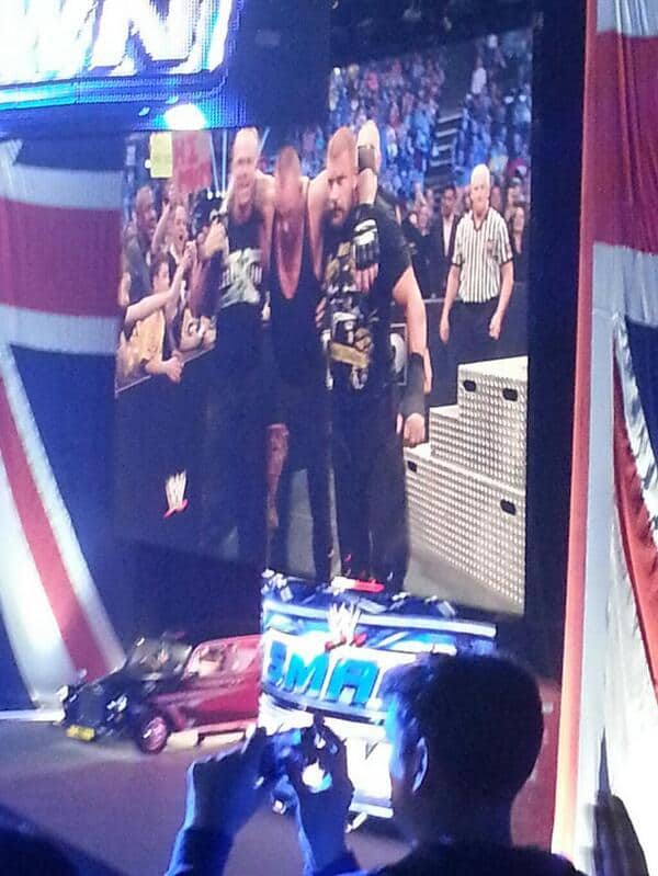 The Undertaker vence a Dean Ambrose en el Dark Main Event de WWE SmackDown 2 Triple H y The New Age Outlaws hacen el salve