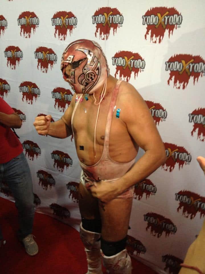 Todo X el Todo: Dr. Wagner Jr. tras perder por descalificación ante L.A. Park / Gimnasio Juan de la Barrera, DF - , el pasado 11 de mayo de 2013 / Photo by Tercera Caída en Facebook