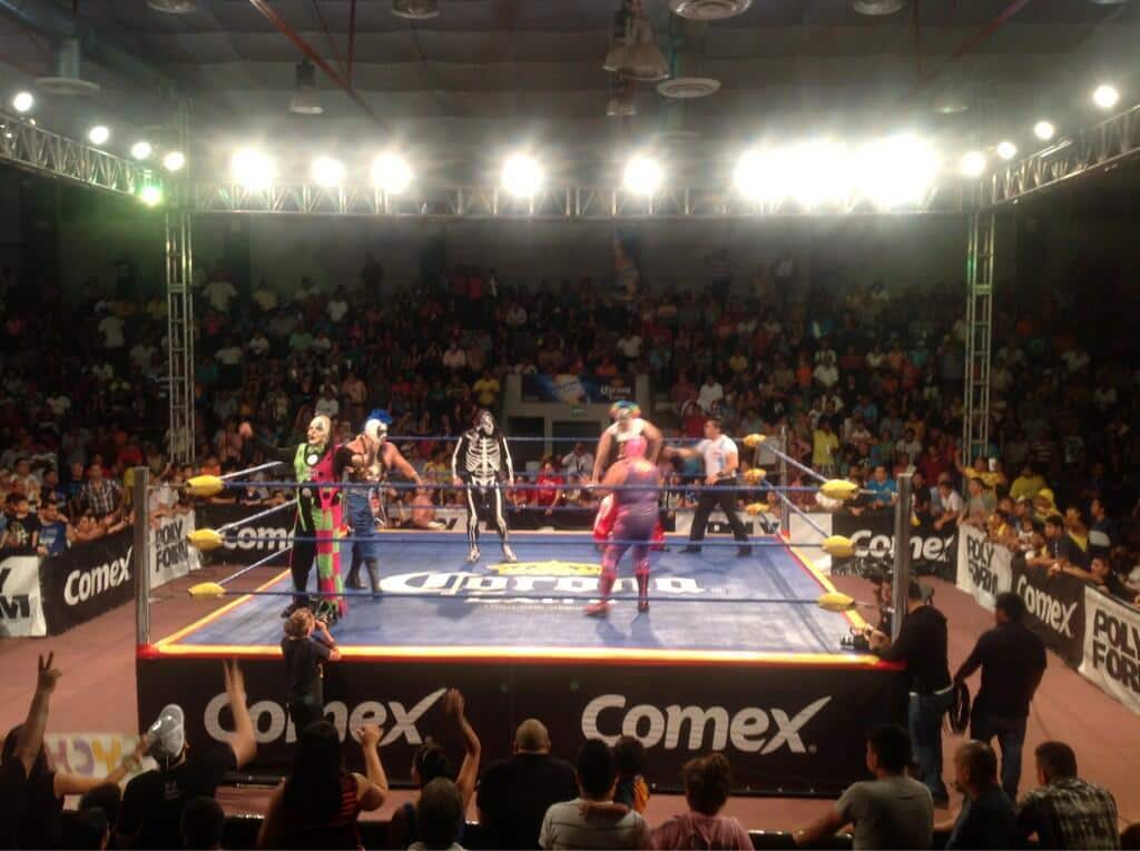 "(Villano IV)… ¡En @Lucha_Libre_AAA también hay leyendas, AAA es la ley y #YoSoyAAA!": @Parka_AAA 2 AAA Evolución: La Parka sentencia al Villano IV rumbo a Triplemanía XXI, ante la mirada de Los Psycho Circus / Auditorio Municipal de Tampico, Tamps. – 24 de mayo de 2013 / Photo by @Lucha_Libre_AAA en Twitter
